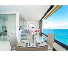Apartamento totalmente reformado en primera línea de mar