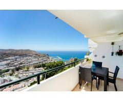 Apartamento con terraza y vistas hacia el mar en Monte Paraíso