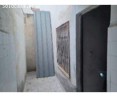 Local amplio 150 m2 para hacer Vivienda o actividad en Elche