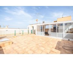 Ático de tres dormitorios y terraza de 103 m2 en Ca´s Capità