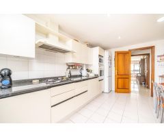 Piso de cuatro dormitorios de 146m2 con parking y trastero en Bons Aires
