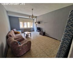 SE VENDE AMPLIO PISO DE TRES HABITACIONES EN VALENCIA DE DON JUAN, COCINA, SALÓN, BAÑO, DOS TERRAZAS