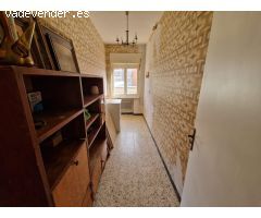 SE VENDE AMPLIO PISO DE TRES HABITACIONES EN VALENCIA DE DON JUAN, COCINA, SALÓN, BAÑO, DOS TERRAZAS