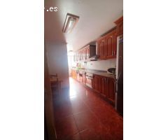 PISO CÉNTRIO DE 3 DORMITORIOS  CON UN BAÑO Y UN ASEO