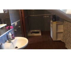 SE ALQUILA CASA CON TERRENO