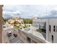 GRAN PISO 138M2, MAGNIFICA UBICACIÓN Y URBANIZACION.