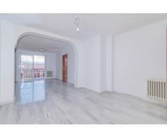 GRAN PISO 138M2, MAGNIFICA UBICACIÓN Y URBANIZACION.