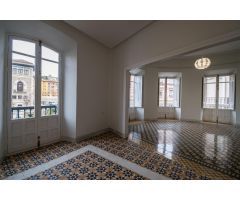 ESPECTACULAR PISO DE LUJO EN GRAN VIA DE GRANADA