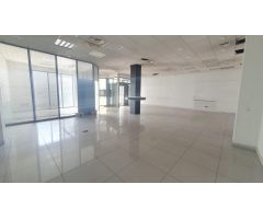 LOCAL COMERCIAL JUNTO PARQUE VIRGILIO CARMONA