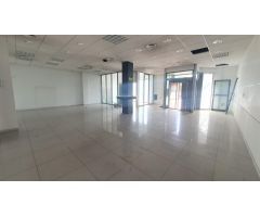LOCAL COMERCIAL JUNTO PARQUE VIRGILIO CARMONA