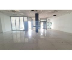 LOCAL COMERCIAL JUNTO PARQUE VIRGILIO CARMONA