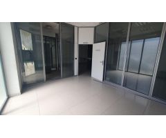 LOCAL COMERCIAL JUNTO PARQUE VIRGILIO CARMONA