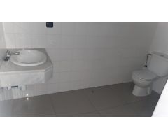 LOCAL COMERCIAL JUNTO PARQUE VIRGILIO CARMONA
