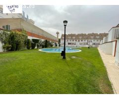 ADOSADO CON PISCINA COMUNITARIA. 5 DORMITORIOS, 4 BAÑOS
