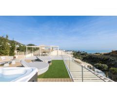 *** MAGNIFICO ÁTICO DUPLEX SKY SOLARIUM, CON TODOS LOS SERVICIOS Y SU PROPIO CLUB DE PLAYA !!!