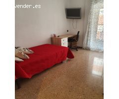 SE ALQUILA PISO  A  ESTUDIANTES