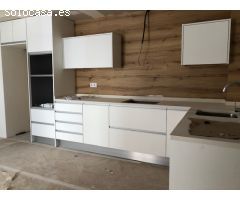 PRIMER PISO CON 20 METROS DE TERRAZA, REFORMADA COMPLETAMENTE !!