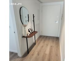Urbanizacion de diseño con dos grandes piscinas y zonas comunes