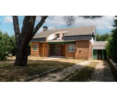 ¡Tu nuevo hogar en Soto del Real! Casa independiente con parcela, terraza y vistas despejadas