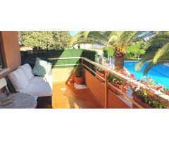 PISO DE 2 HABITACIONES CON TERRAZA, PARKING Y PISCINA COMUNITARIA EN CALA NOVA.