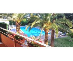 PISO DE 2 HABITACIONES CON TERRAZA, PARKING Y PISCINA COMUNITARIA EN CALA NOVA.