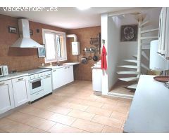 CASA DE CAMPO CON TERRAZA DE 140 M² Y ZONA DE APARCAMIENTO EN SENCELLES.