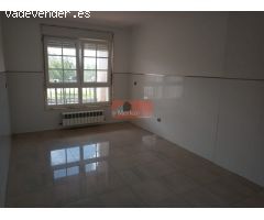 SE VENDE PRECIOSA   O PERMUTA CASA INDIVIDUAL CON JARDIN EN LA  ZONA DE ABELLA!!!