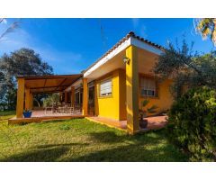 Exclusivo Chalet en Badajoz con Amplias Terreno y Comodidades de Lujo