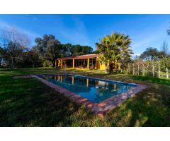 Exclusivo Chalet en Badajoz con Amplias Terreno y Comodidades de Lujo