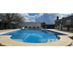Espectacular Parcela con Vivienda y Amplias Instalaciones en Badajoz