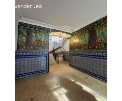 Amplio Edificio en el Corazón del Casco Antiguo de Badajoz