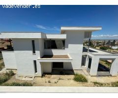 Promoción de 3 magníficos chalets independientes en Gines