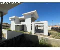 Promoción de 3 magníficos chalets independientes en Gines