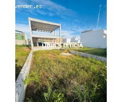 Solar con estructura y cimentacion terminada en Alcala de Guadaria