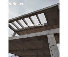 Solar con estructura y cimentacion terminada en Alcala de Guadaria