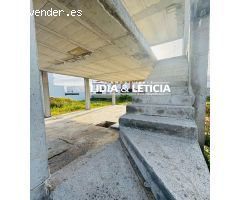 Solar con estructura y cimentacion terminada en Alcala de Guadaria