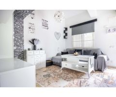 se alquila piso amueblado de 2 habitaciones un baño piscina garaje