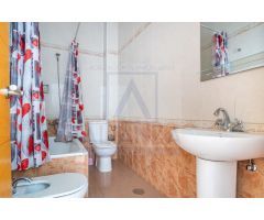 Venta de casa con local en Camas (Sevilla)