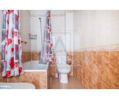 Venta de casa con local en Camas (Sevilla)