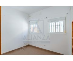 Venta de casa con local en Camas (Sevilla)