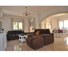 Villa de 4 dormitorios amueblada para alquilar en Moraira