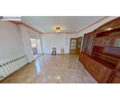 VIVIENDA DE TRES DORMITORIOS Y DOS BAÑOS CON PLAZA DE GARAJE Y DOS TRASTEROS