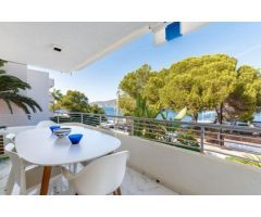 Apartamento con maravillosas vistas al mar y a la piscina comunitaria en una ubicación privilegiada