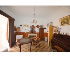 Casa de pueblo con estilo mallorquín.