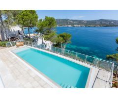 LUJOSA VILLA CON ACCESO PRIVADO AL MAR