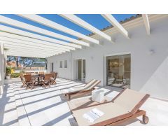 LUJOSA VILLA CON ACCESO PRIVADO AL MAR