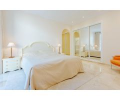 LUJOSA VILLA CON ACCESO PRIVADO AL MAR