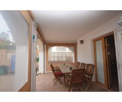 Se vende planta baja con piscina comunitaria y garaje propio, zona Santa Ponça