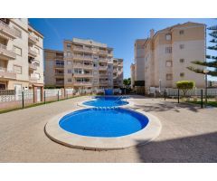 Apartamento de 2 dormitorios en residencial con piscina, en Torrevieja