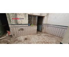 SE VENDE CASA PARA REFORMAR